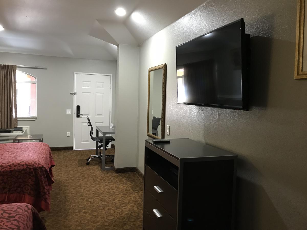 Camelot Inn And Suites Aldine Extérieur photo