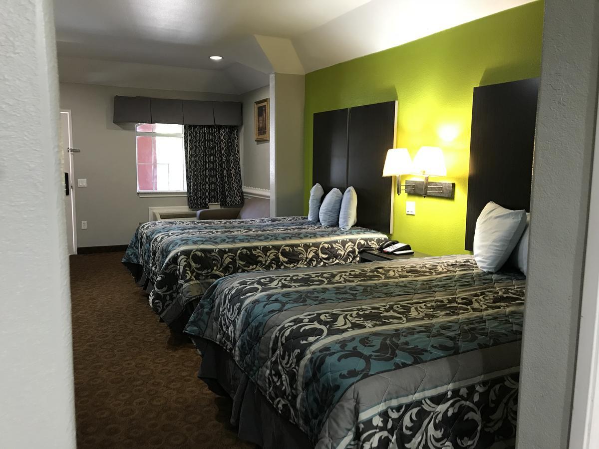 Camelot Inn And Suites Aldine Extérieur photo