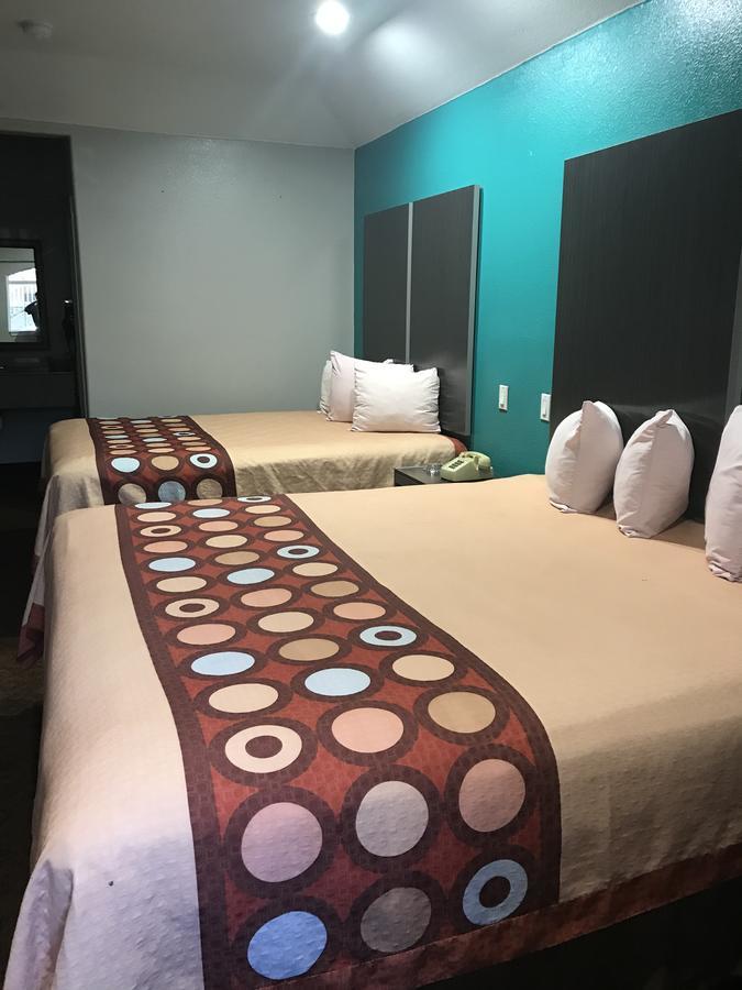 Camelot Inn And Suites Aldine Extérieur photo